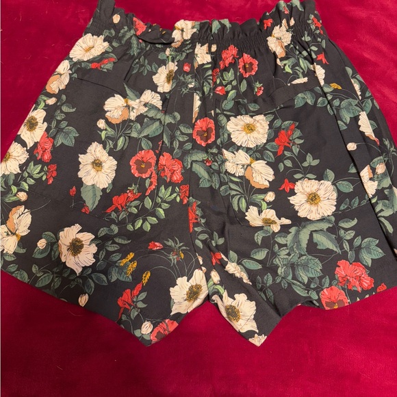 H&M Black Floral High Waist Women's Shorts - Picture 3 of 3